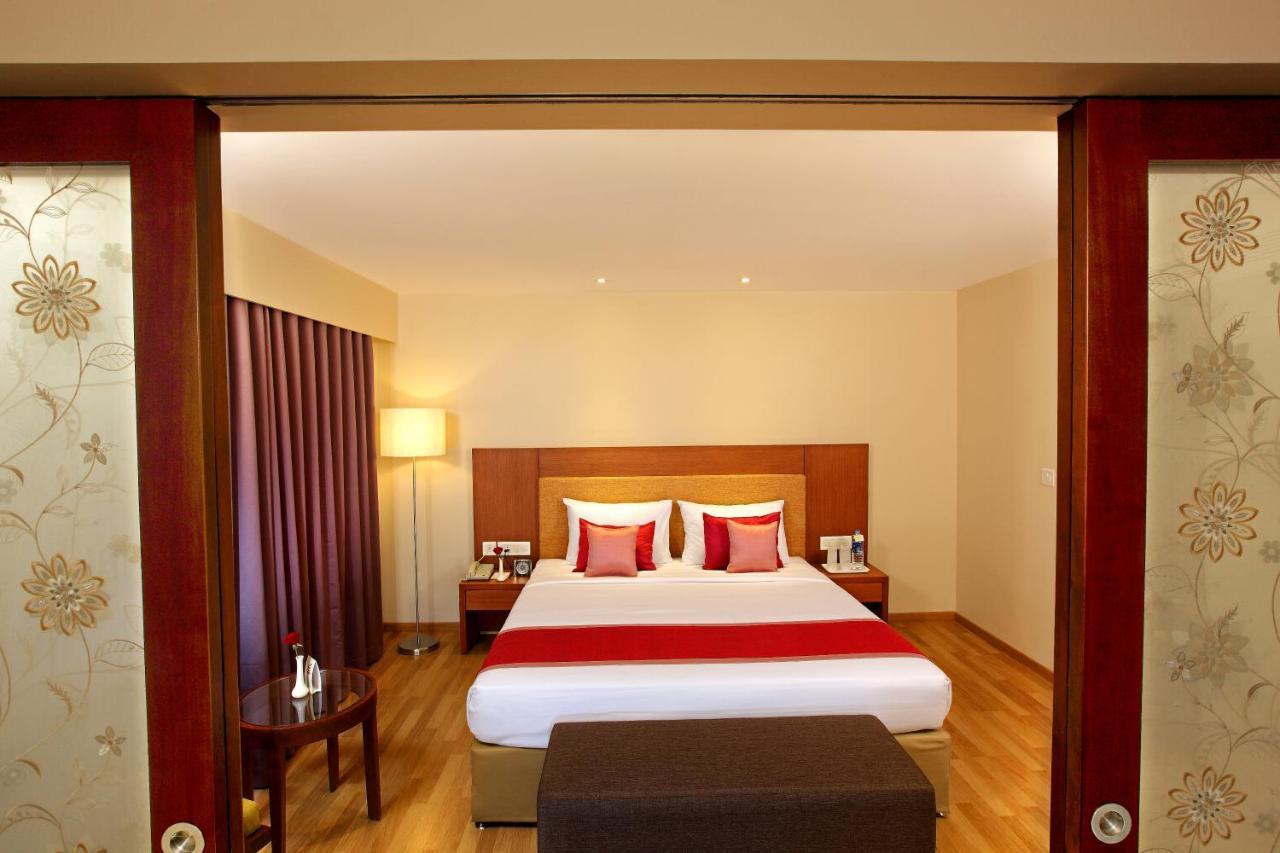 Park Residency Adoor Hotel Adur Exterior photo